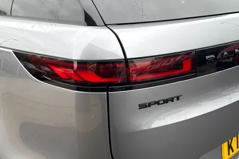 KT73EOU Land Rover Range Rover Sport 3.0 D300 Dynamic SE 5dr Thumbnail #21