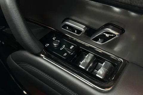 KT73EOU Land Rover Range Rover Sport 3.0 D300 Dynamic SE 5dr Thumbnail #27