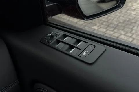 KS74NKX Land Rover Discovery Sport 2.0 D200 Dynamic HSE 5dr Thumbnail #26