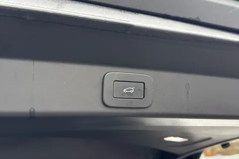 KT73EOU Land Rover Range Rover Sport 3.0 D300 Dynamic SE 5dr Thumbnail #33