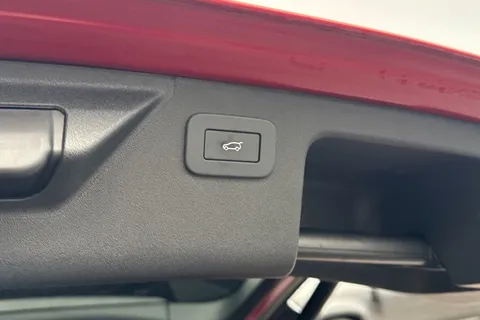 KS74NKX Land Rover Discovery Sport 2.0 D200 Dynamic HSE 5dr Thumbnail #32