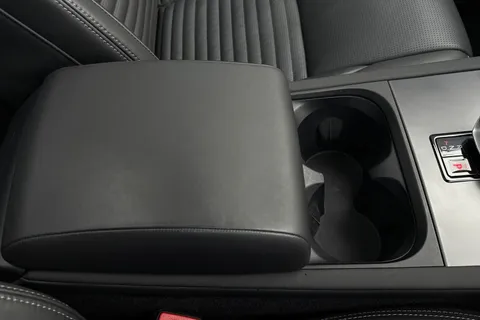 KS74NKX Land Rover Discovery Sport 2.0 D200 Dynamic HSE 5dr Thumbnail #48