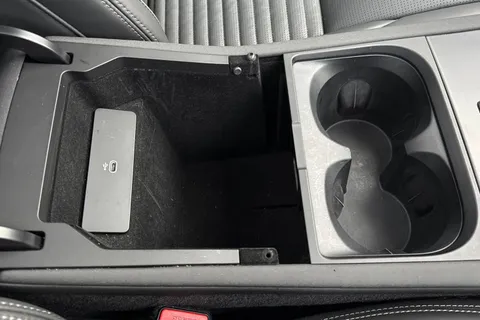 KS74NKX Land Rover Discovery Sport 2.0 D200 Dynamic HSE 5dr Thumbnail #49