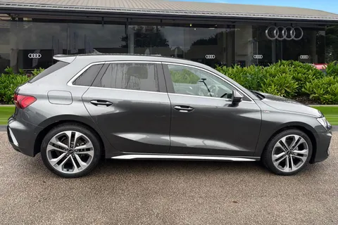 Audi A3 1.5 TFSI S line Sportback Euro 6 (s/s) 5dr Thumbnail #4