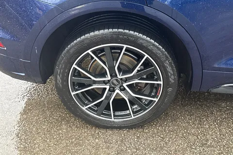 YF73HYK Audi Q5 50 TFSI e Quattro Black Edition 5dr S Tronic Thumbnail #10