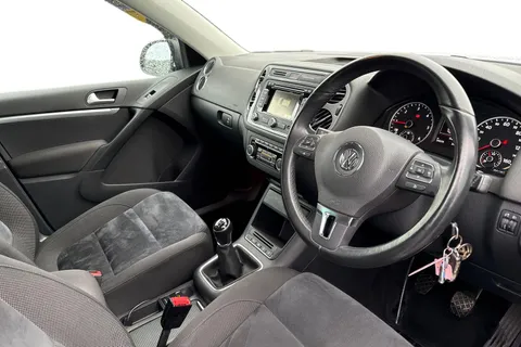 10 of 123 for Volkswagen Tiguan 2.0 TDI BlueMotion Tech Match 2WD Euro 5 (s/s) 5dr