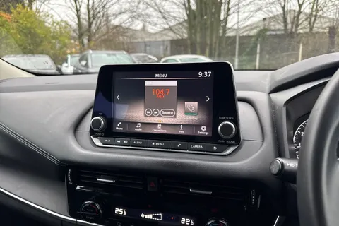 FV23MJX Nissan Qashqai 1.3 DiG-T MH 158 Acenta Premium 5dr Xtronic Thumbnail #11