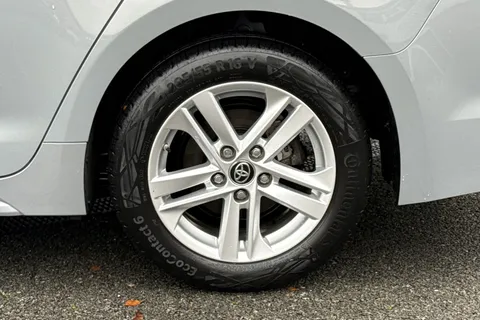 SM72BHF Toyota Corolla 1.8 VVT-h Icon Touring Sports CVT Euro 6 (s/s) 5dr Thumbnail #12