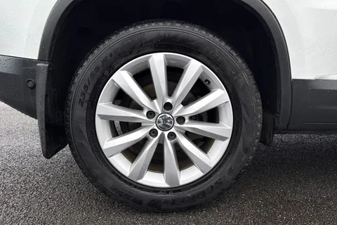 35 of 123 for Volkswagen Tiguan 2.0 TDI BlueMotion Tech Match 2WD Euro 5 (s/s) 5dr