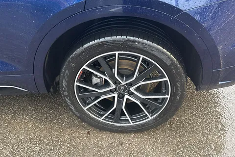 YF73HYK Audi Q5 50 TFSI e Quattro Black Edition 5dr S Tronic Thumbnail #11