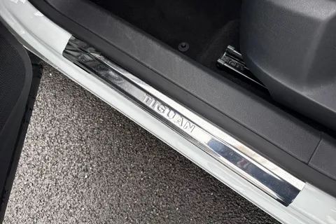 65 of 123 for Volkswagen Tiguan 2.0 TDI BlueMotion Tech Match 2WD Euro 5 (s/s) 5dr