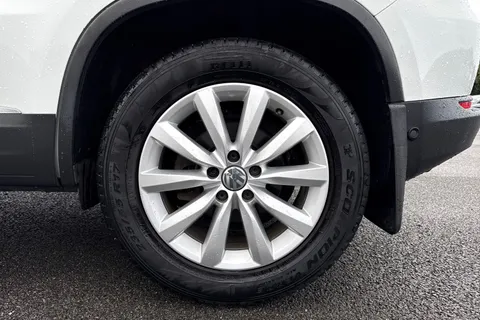 8 of 123 for Volkswagen Tiguan 2.0 TDI BlueMotion Tech Match 2WD Euro 5 (s/s) 5dr