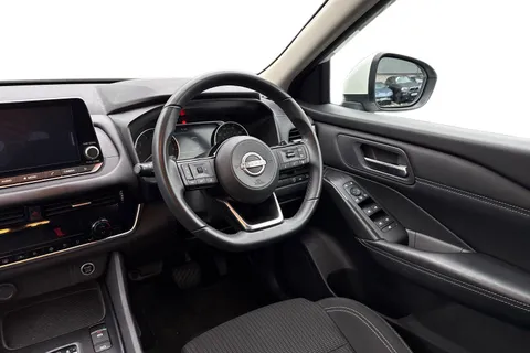 FV23MJX Nissan Qashqai 1.3 DiG-T MH 158 Acenta Premium 5dr Xtronic Thumbnail #12