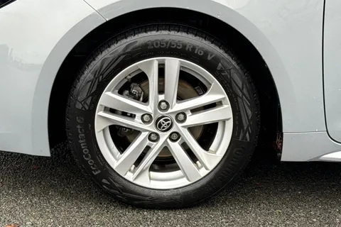 SM72BHF Toyota Corolla 1.8 VVT-h Icon Touring Sports CVT Euro 6 (s/s) 5dr Thumbnail #13