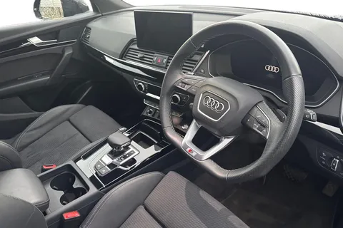 YF73HYK Audi Q5 50 TFSI e Quattro Black Edition 5dr S Tronic Thumbnail #13