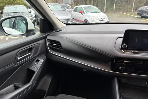 FV23MJX Nissan Qashqai 1.3 DiG-T MH 158 Acenta Premium 5dr Xtronic Thumbnail #14