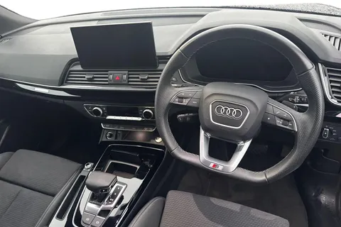 YF73HYK Audi Q5 50 TFSI e Quattro Black Edition 5dr S Tronic Thumbnail #17