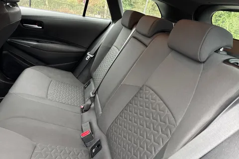 SM72BHF Toyota Corolla 1.8 VVT-h Icon Touring Sports CVT Euro 6 (s/s) 5dr Thumbnail #19