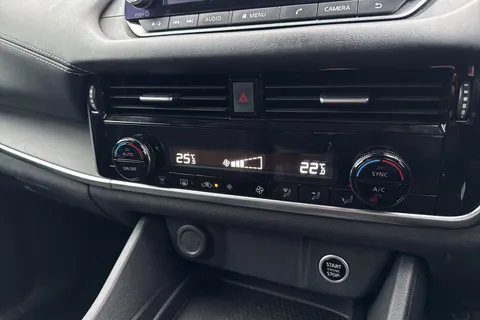 FV23MJX Nissan Qashqai 1.3 DiG-T MH 158 Acenta Premium 5dr Xtronic Thumbnail #18