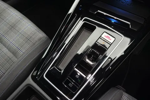 RF73GXJ Volkswagen Golf 1.4 TSI GTE 5dr DSG Thumbnail #19