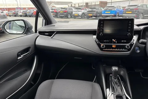 SM72BHF Toyota Corolla 1.8 VVT-h Icon Touring Sports CVT Euro 6 (s/s) 5dr Thumbnail #20