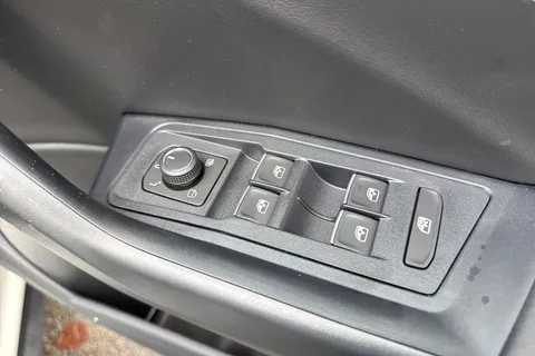  Volkswagen T-Roc 1.0 TSI Style Design Euro 6 (s/s) 5dr Thumbnail #21