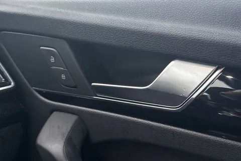 YF73HYK Audi Q5 50 TFSI e Quattro Black Edition 5dr S Tronic Thumbnail #20