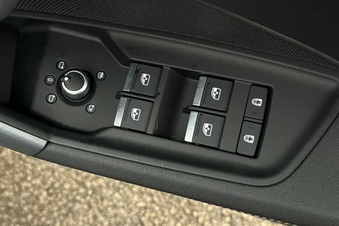 Audi A3 1.5 TFSI S line Sportback Euro 6 (s/s) 5dr Thumbnail #21