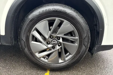 FV23MJX Nissan Qashqai 1.3 DiG-T MH 158 Acenta Premium 5dr Xtronic Thumbnail #21