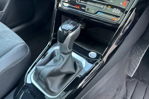  Volkswagen T-Roc 1.5 TSI Style Design DSG Euro 6 (s/s) 5dr Thumbnail #22