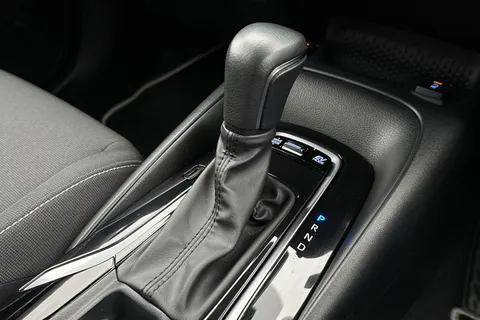 SM72BHF Toyota Corolla 1.8 VVT-h Icon Touring Sports CVT Euro 6 (s/s) 5dr Thumbnail #23