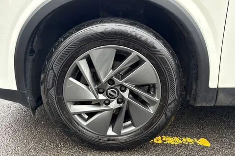 FV23MJX Nissan Qashqai 1.3 DiG-T MH 158 Acenta Premium 5dr Xtronic Thumbnail #22