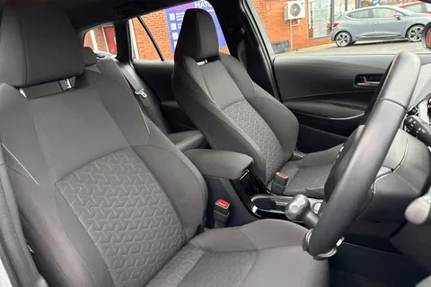 SM72BHF Toyota Corolla 1.8 VVT-h Icon Touring Sports CVT Euro 6 (s/s) 5dr Thumbnail #24