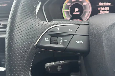 YF73HYK Audi Q5 50 TFSI e Quattro Black Edition 5dr S Tronic Thumbnail #25