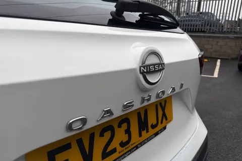 FV23MJX Nissan Qashqai 1.3 DiG-T MH 158 Acenta Premium 5dr Xtronic Thumbnail #26