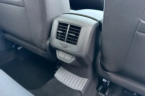  Volkswagen T-Roc 1.0 TSI Style Design Euro 6 (s/s) 5dr Thumbnail #31