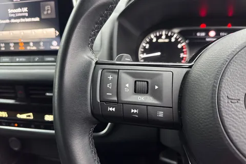 FV23MJX Nissan Qashqai 1.3 DiG-T MH 158 Acenta Premium 5dr Xtronic Thumbnail #30