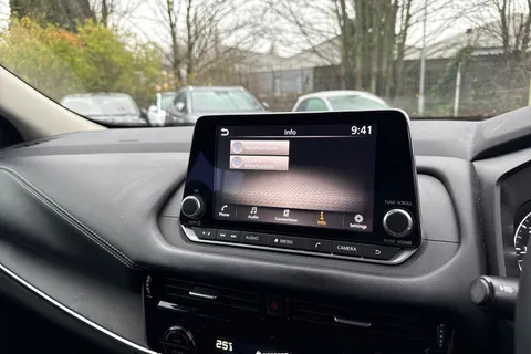 FV23MJX Nissan Qashqai 1.3 DiG-T MH 158 Acenta Premium 5dr Xtronic Thumbnail #35