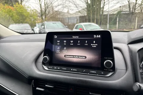 FV23MJX Nissan Qashqai 1.3 DiG-T MH 158 Acenta Premium 5dr Xtronic Thumbnail #42