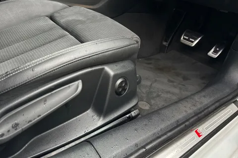 SA73YPL Audi A4 Avant Avant (O) Black Edition 35 TDI 163 PS S tronic Thumbnail #44