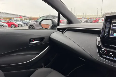 SM72BHF Toyota Corolla 1.8 VVT-h Icon Touring Sports CVT Euro 6 (s/s) 5dr Thumbnail #45