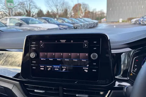  Volkswagen T-Roc 1.5 TSI Style Design DSG Euro 6 (s/s) 5dr Thumbnail #45