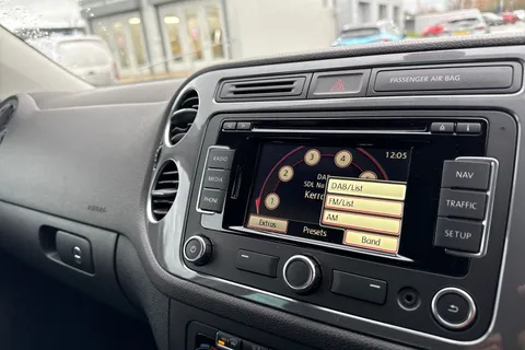 82 of 123 for Volkswagen Tiguan 2.0 TDI BlueMotion Tech Match 2WD Euro 5 (s/s) 5dr