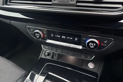 YF73HYK Audi Q5 50 TFSI e Quattro Black Edition 5dr S Tronic Thumbnail #54