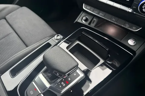 YF73HYK Audi Q5 50 TFSI e Quattro Black Edition 5dr S Tronic Thumbnail #55