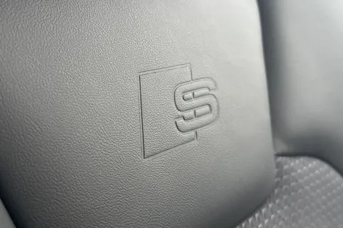 YF73HYK Audi Q5 50 TFSI e Quattro Black Edition 5dr S Tronic Thumbnail #59