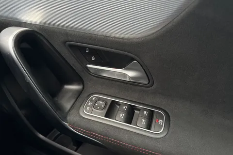 WN23RUW Mercedes-Benz A Class 1.3 A200 AMG Line (Executive) 7G-DCT Euro 6 (s/s) 5dr Thumbnail #19