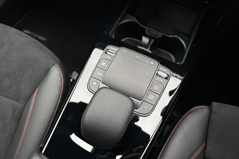 WN23RUW Mercedes-Benz A Class 1.3 A200 AMG Line (Executive) 7G-DCT Euro 6 (s/s) 5dr Thumbnail #21