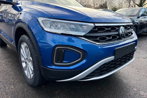  Volkswagen T-Roc 1.5 TSI Match DSG Euro 6 (s/s) 5dr Thumbnail #8