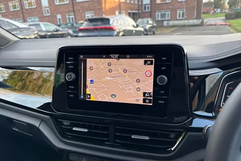  Volkswagen T-Roc 1.5 TSI Style Design Euro 6 (s/s) 5dr Thumbnail #16